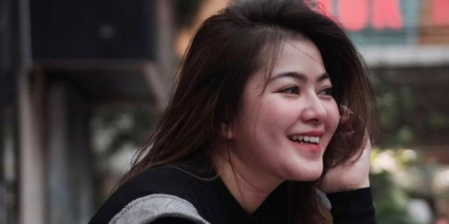 Intip Potret Terbaru Sherrin Tania Mantan Istri Zumi Zola, Tampil Tanpa Hijab
