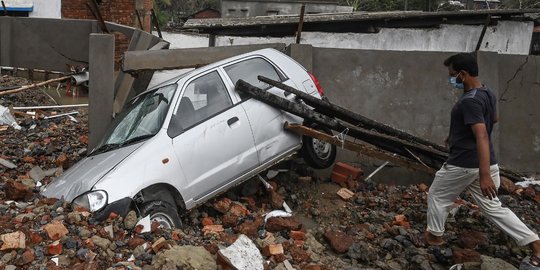 Sisa-Sisa Terjangan Topan Yaas di Pesisir India