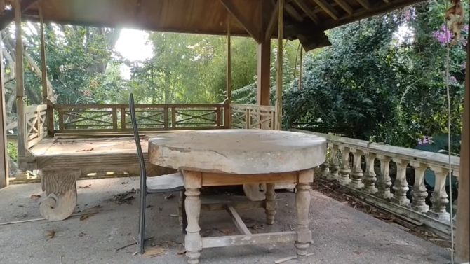 rumah mewah luas banget di bandung 20 tahun terbengkalai