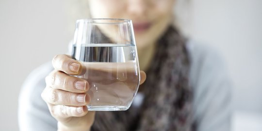 7 Manfaat Minum Air Dingin, Bantu Perbaiki Mood hingga Turunkan Berat Badan