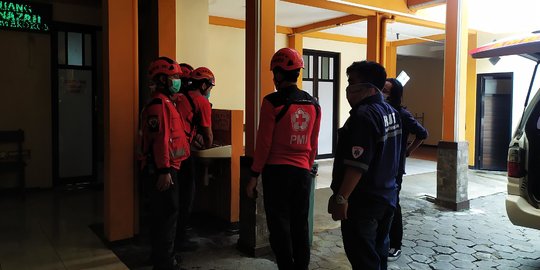 Teknisi Tewas Terjepit Lift Hotel di Malang, Evakuasi Jenazah 4 Jam