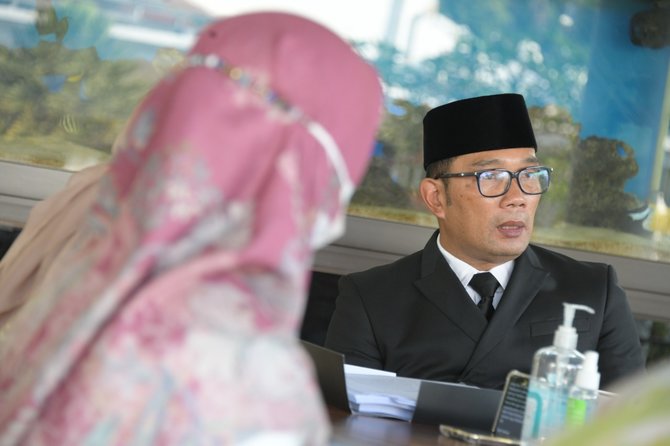 gubernur jabar ridwan kamil saat menerima kunjungan kerja staf khusus presiden ri angkie yudistia