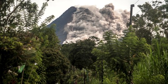 Gunung Merapi Luncurkan Awanpanas Dua Kali, Jarak Luncur Capai 2.000 Meter