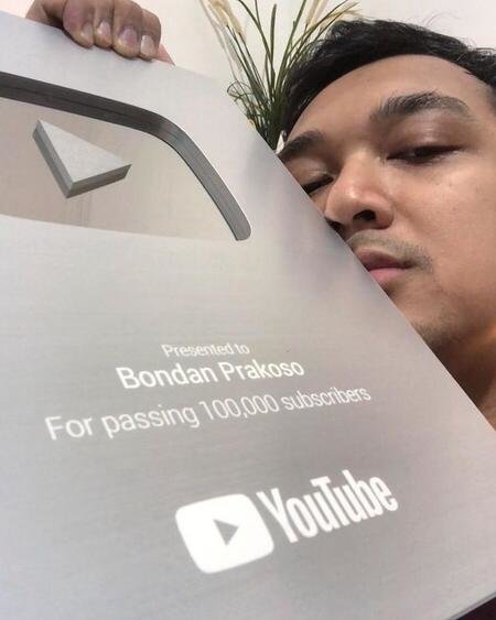 Kini Jadi Youtuber Ini 4 Potret Terbaru Bondan Prakoso Yang Lama Tak Terlihat Merdeka Com<script async src=