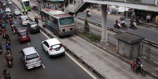 Konvoi Moge Terobos Jalur Busway di Cideng, 4 Ditilang dan 4 Lainnya Kabur