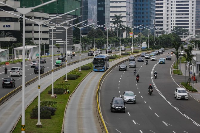 jalan sudirman ramai lancar