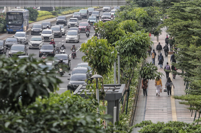 aktivitas pegawai usai bekerja di kawasan sudirman