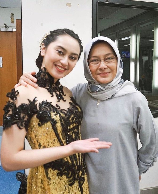 momen kebersamaan pesinden one man show memes prameswari dan sang ibu