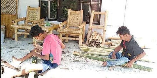Perajin Bambu Disabilitas Bangkit dari Badai Pandemi Covid-19