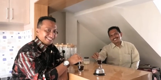 Unik, Kantor Camat di Baturraden Ini Ajak Pengunjung Minum dan Racik Kopi Sendiri