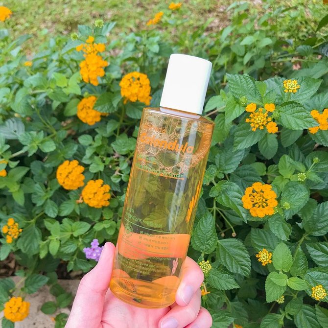 5 rekomendasi toner calendula terbaik yang ampuh merawat kulit sensitif