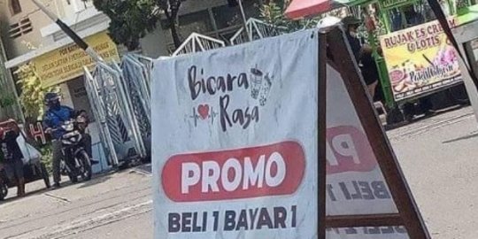 Jadi Sorotan, Potret Banner 'Promo' Jual Makanan Ini Bikin Bingung Para Pelanggan