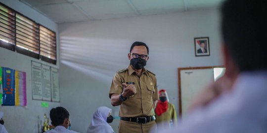 Tinjau Uji Coba PTM, Bima Arya Tekankan Pentingnya Pelajar Taat Prokes