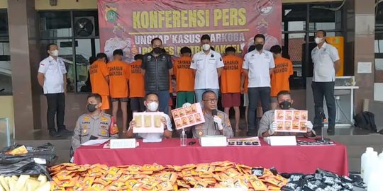 Polisi Buru Kartel Narkoba Tembakau Sintetis 185 Kilogram di Bogor