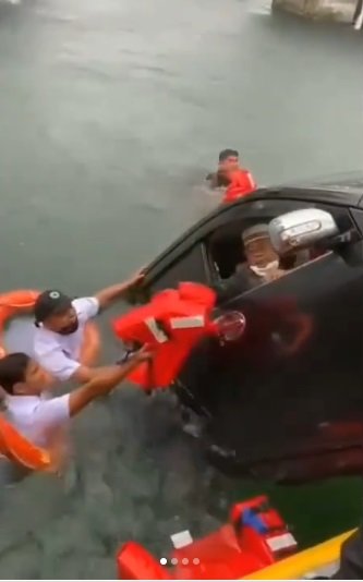 video mobil tercebur ke danau toba saat menyeberang dari kapal