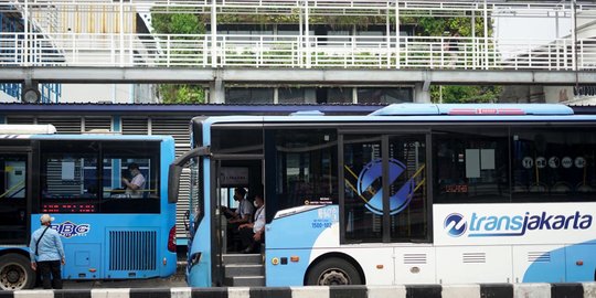 Manajemen Investigasi Penyebab Bus Transjakarta Terhenti saat Melintas di Rel Kereta