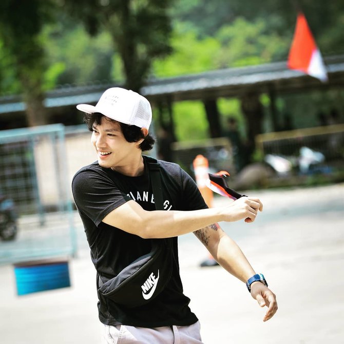 dewi perssik