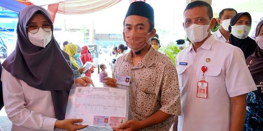 Ngantor di Desa, Bupati Ipuk Bereskan Dokumen Adminduk Penghayat Kepercayaan