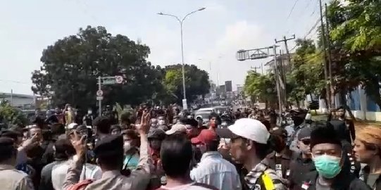 5 Ormas di Bekasi Demo, Polisi Amankan 3 Orang dan Belasan Senjata Tajam