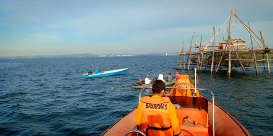 Kapal Terbalik Dipukul Ombak di Perairan Pangandaran, 3 Nelayan Hilang