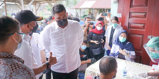 Tracing Covid-19, Bobby Nasution Turun Langsung Tinjau Swab Antigen 150 Warga