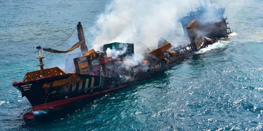 Kapal Kargo yang Terbakar di Sri Lanka Mulai Tenggelam