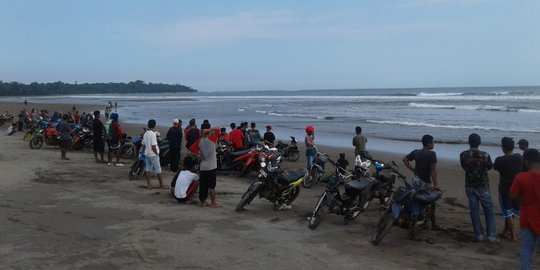 Berenang di Area Terlarang, Wisatawan Hilang Digulung Ombak Pantai Selatan Garut