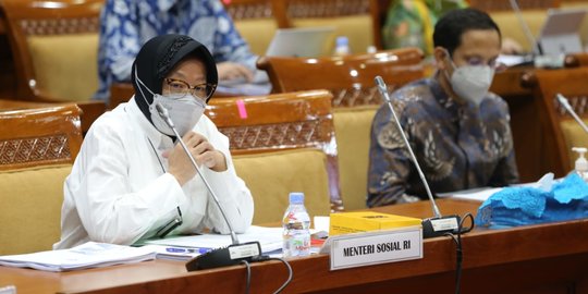 Sudah Lapor Jokowi, Risma Ngaku Dapat Tekanan saat Hapus Data Ganda Penerima Bansos