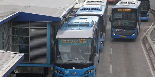 Transjakarta Jelaskan Soal Isu Pakai Ban Vulkanisir saat Roda Bus Pecah di Harmoni