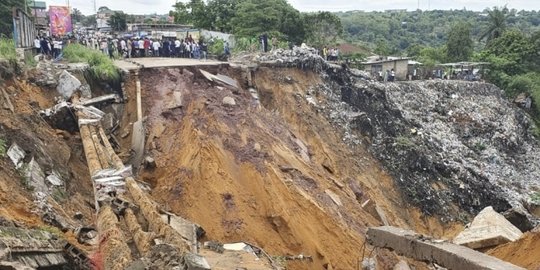 Ratusan Keluarga Mengungsi Akibat Longsor Cianjur