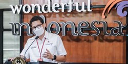 Sandiaga Uno Nilai Desa Wisata Simbol Kebangkitan Ekonomi Nasional Merdeka Com<script async src=
