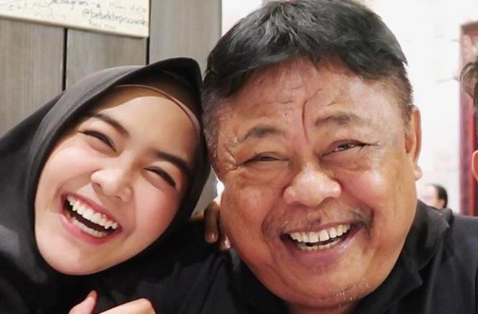 oki setiana dewi dan ria ricis bersama sang ayah