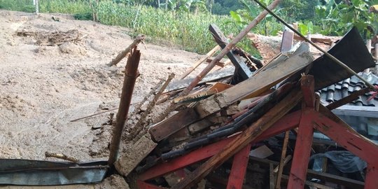 Tanah Longsor di Cianjur, 17 Rumah Rusak dan 60 KK Mengungsi