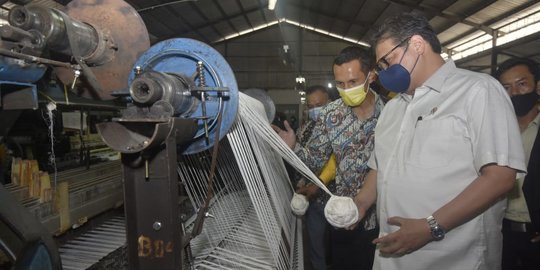 Airlangga Tegaskan Komitmen Pemerintah Lindungi Industri Kecil dan Menengah