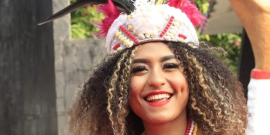 4 Pesona Olvah Alhamid, Puteri Indonesia Papua Barat yang Dukung Nagita jadi Ikon PON