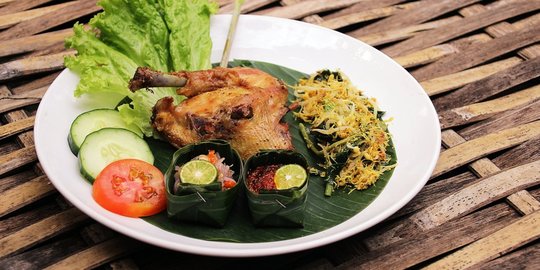 15 Resep Ayam Goreng Khas Indonesia; Mulai Ayam Goreng Kalasan sampai Ayam Tangkap