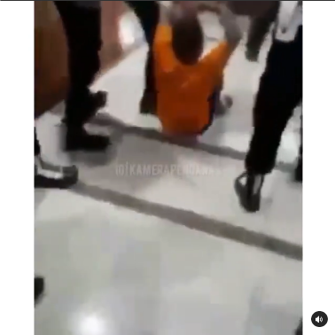 viral pria diduga dadang buaya ngesot di lantai tak bisa jalan