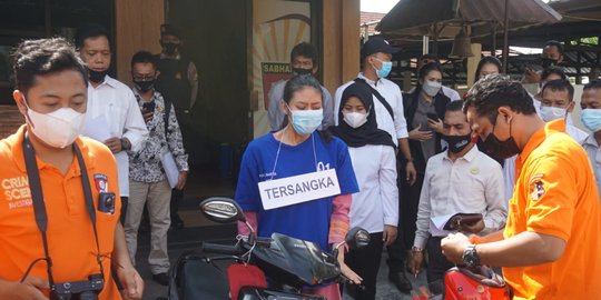 Jalani Rekonstruksi Kasus Sate Sianida, Tersangka Sempat Menangis