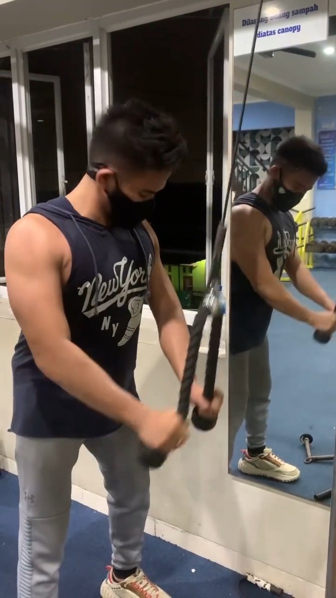 rizki da latihan di gym