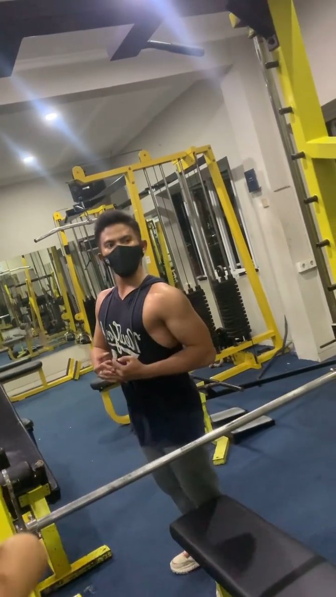 rizki da latihan di gym