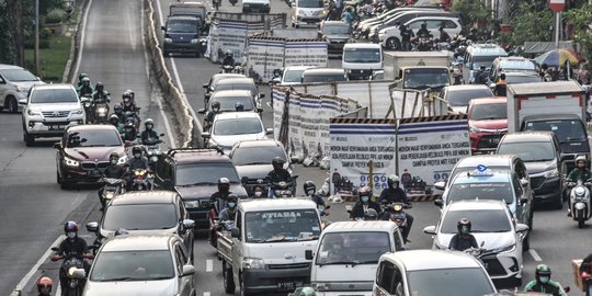 Semrawut Lalu Lintas di Jalan Hayam Wuruk Akibat Proyek MRT Fase II