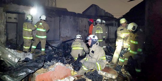 8 Rumah di Kampung Rambutan Terbakar, Diduga Dipicu Korsleting