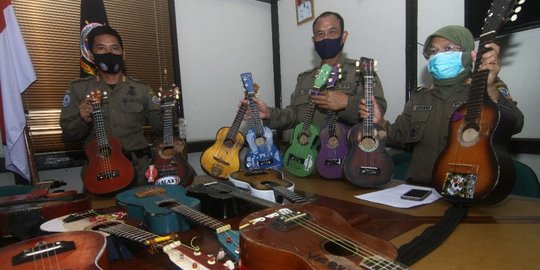 Wali Kota Pontianak Ganti Gitar Ukulele Pengamen yang Dirusak Satpol PP