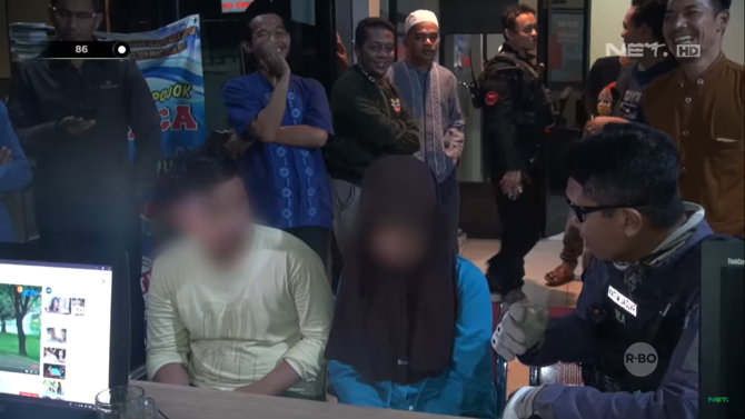 pasangan ini kepergok mesum di masjid