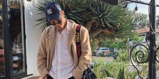 Liburan Bareng BCL, Ini 4 Potret Jethro Armand yang Memesona