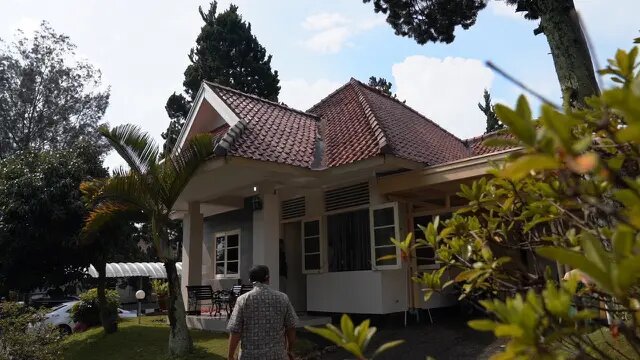 salah satu bagian dari gedung badan pengembangan sumber daya manusia bpsdm jabar yang dijadikan lokasi isolasi