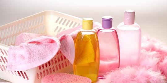 7 Manfaat Baby Oil untuk Orang Dewasa, Bantu Bersihkan Make Up