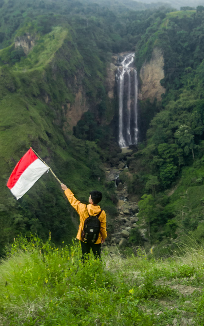 pesona tersembunyi air terjun bossolo di jeneponto