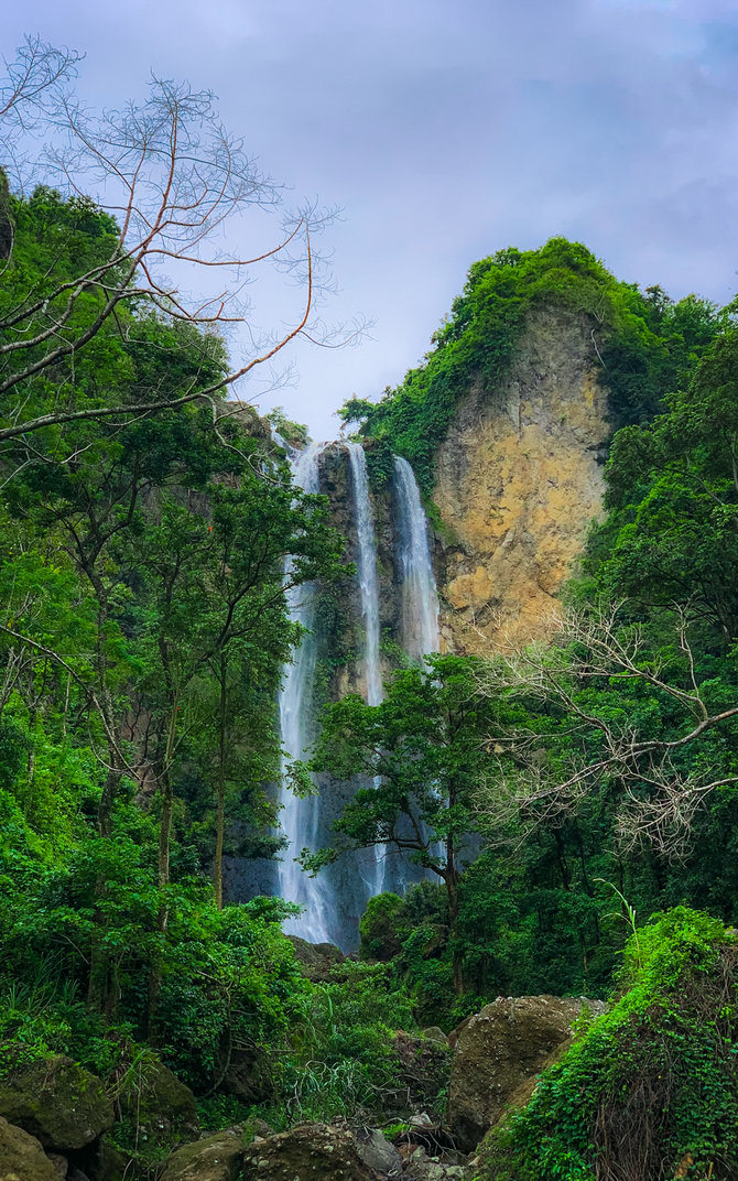 pesona tersembunyi air terjun bossolo di jeneponto