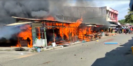 Pasar Sentral Pangkep Terbakar, Puluhan Lapak Pedagang Rata dengan Tanah